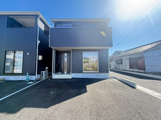 建物外観　駐車場３台分が無料なのはお得です