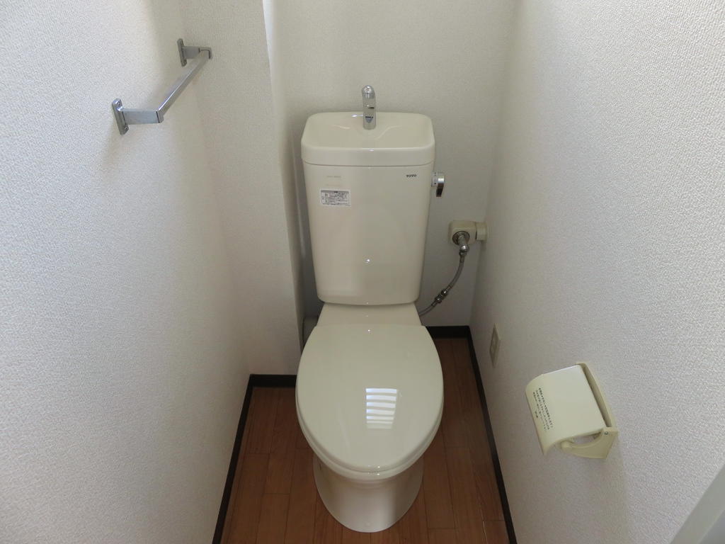 トイレ　トイレには窓があるので換気もばっちり！