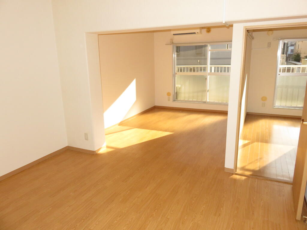 居室・リビング　広々2ＬＤＫ！