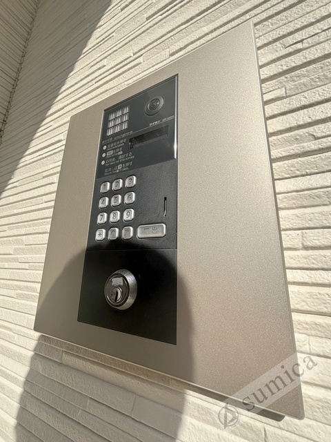 エントランス　オートロックで部外者はシャットアウト♪♪