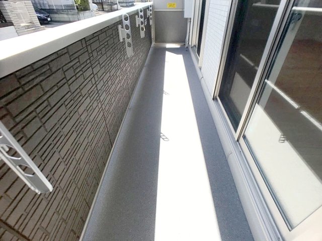 バルコニー　陽当たり良好なバルコニーです