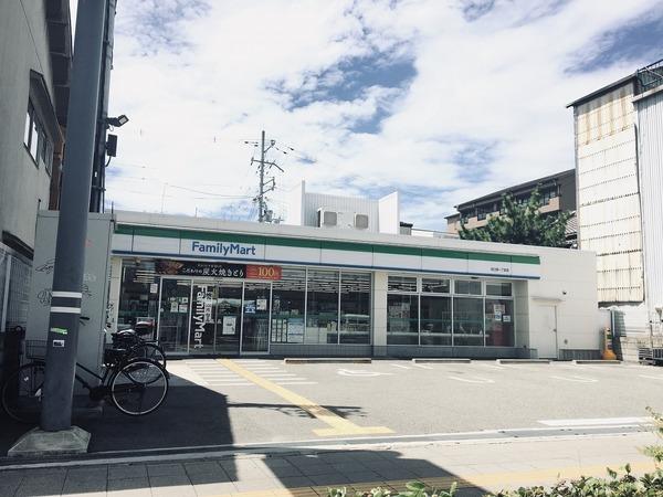 コンビニ　ファミリーマート（コンビニ）まで685m