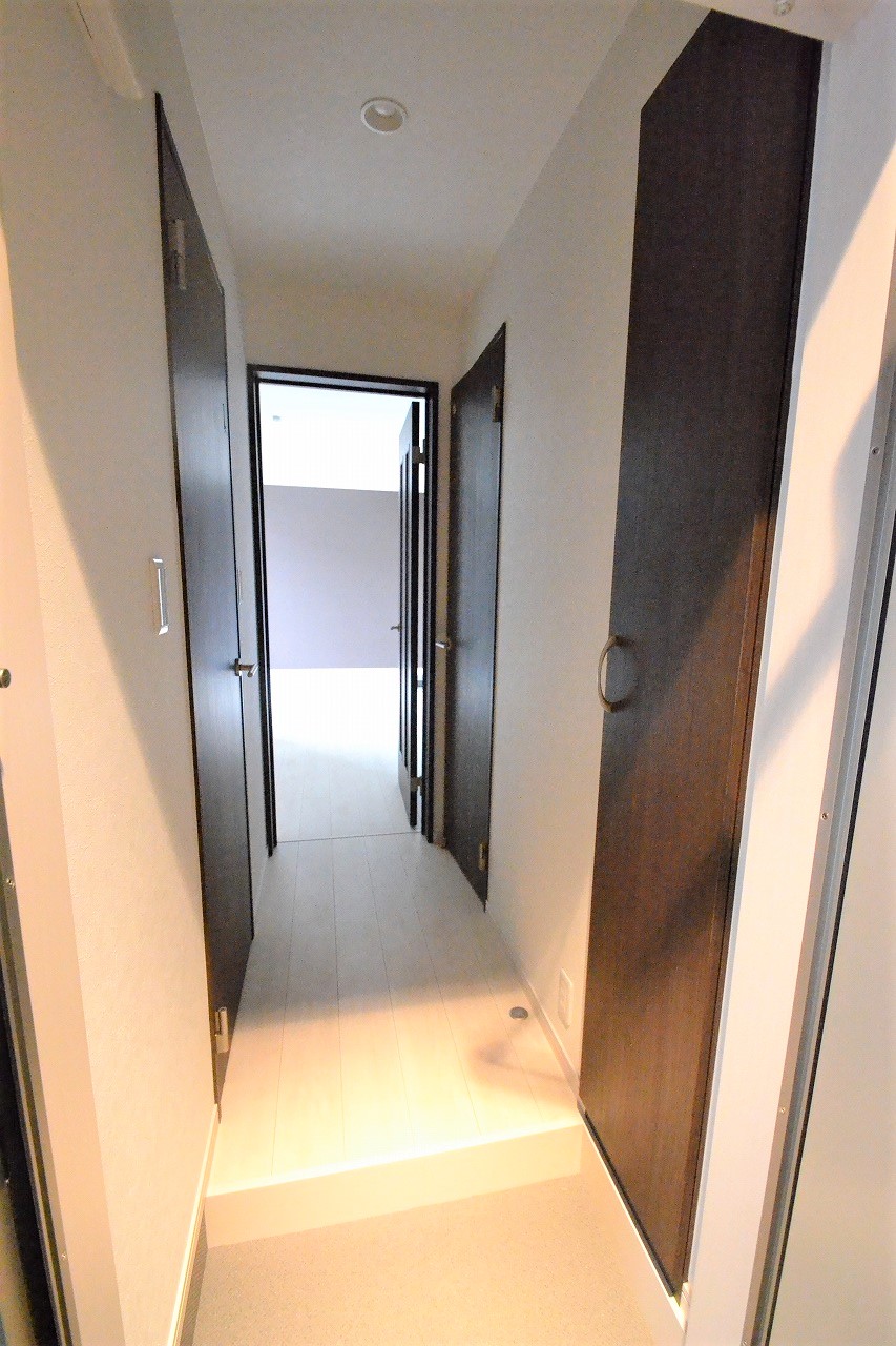 玄関　※室内は現状を優先とします