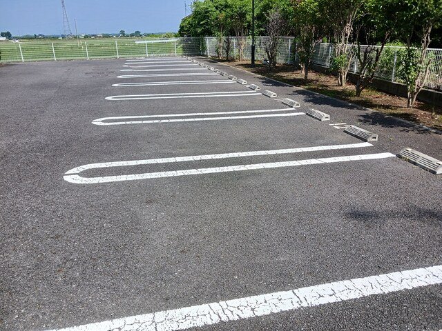 駐車場　駐車場があるので、車を買う予定の方も安心です