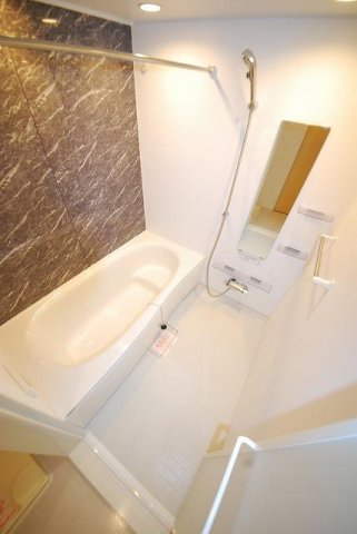 バス・シャワールーム　コンパクトで使いやすいお風呂です