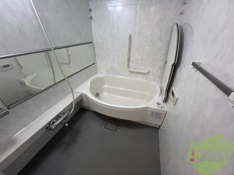 バス・シャワールーム　追い炊き機能付きで広々とした浴室で快適です