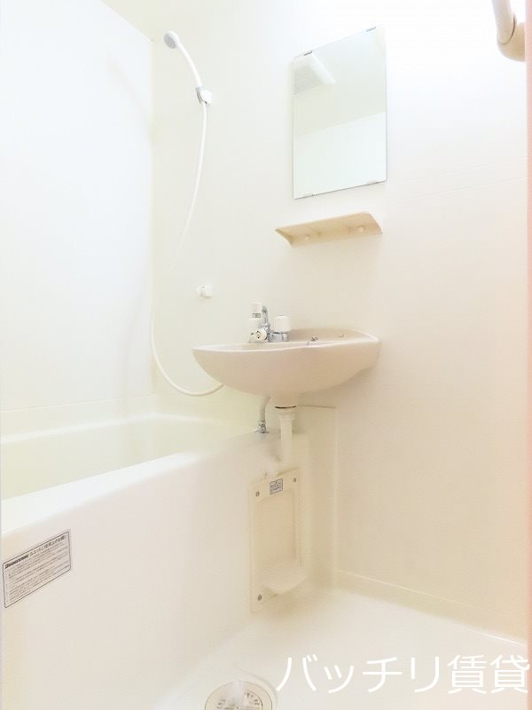 バス・シャワールーム　同型タイプの為現状を優先致します。