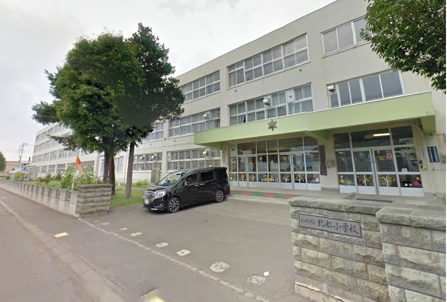 小学校　札幌市立北都小学校（小学校）まで393m