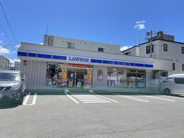コンビニ　ローソン札幌二十四軒4条北店（コンビニ）まで242m