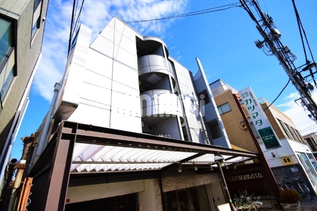 建物外観　鉄筋コンクリート造のマンション。
