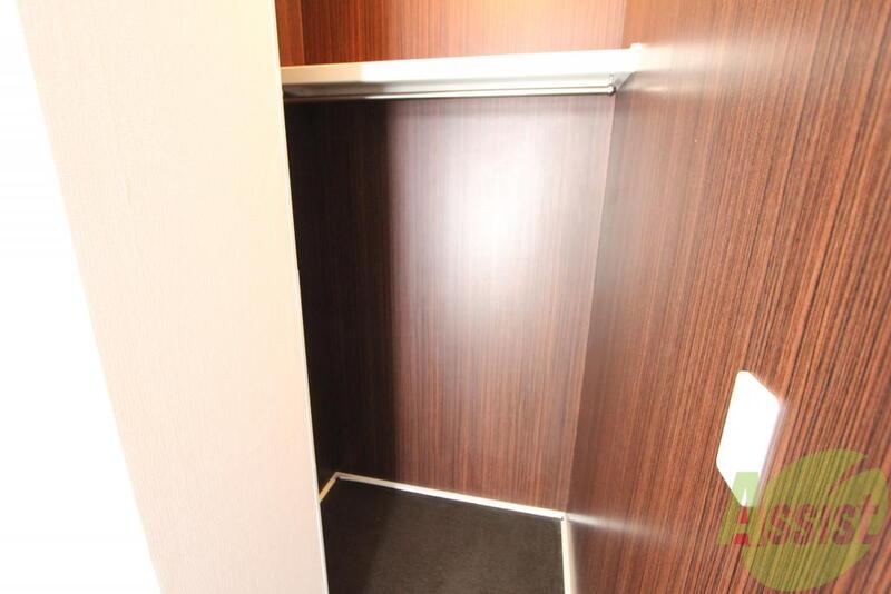収納　しっかり収納もついています、ロングコートもラクラク収納