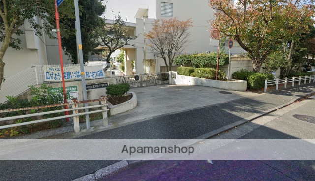 小学校　横浜市立倉田小学校（小学校）まで789m