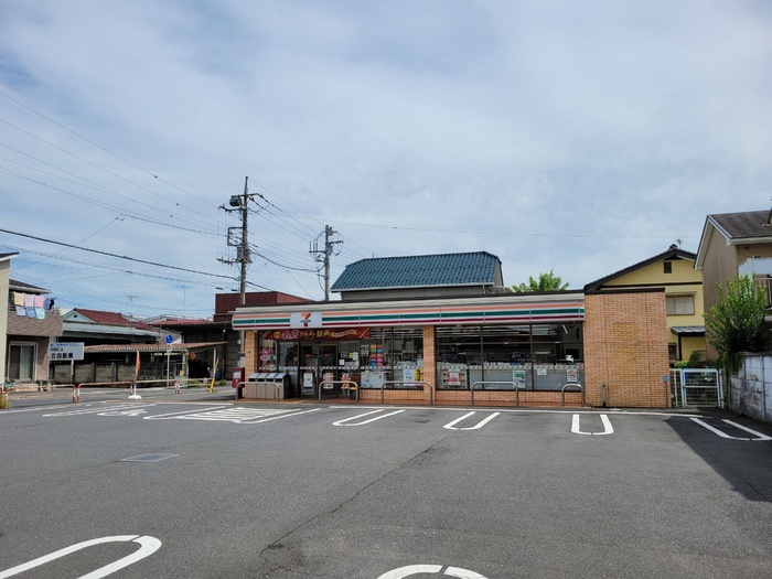 コンビニ　セブンイレブン飯能本町店（コンビニ）まで296m