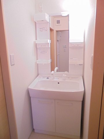 洗面設備　コンパクトで使いやすい洗面所