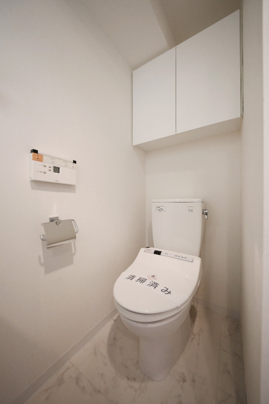 トイレ　温水洗浄便座付トイレ※同タイプ参考写真