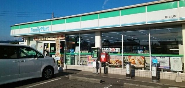 コンビニ　ファミリーマート（コンビニ）まで600m