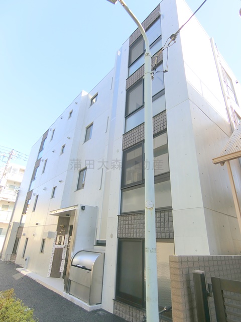 建物外観　2026年1月築　RC鉄筋コンクリート造地上4階建て総戸数1