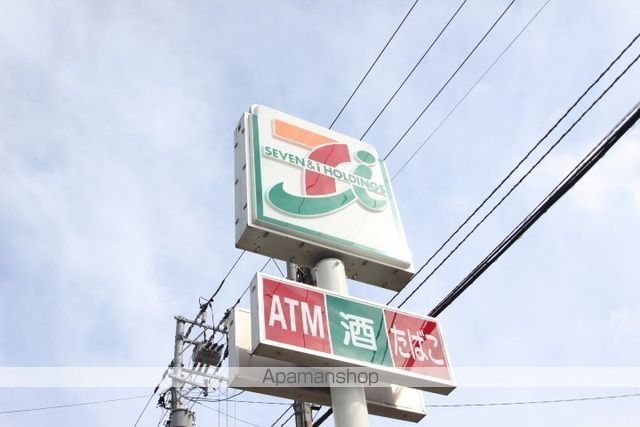 コンビニ　セブンイレブン（コンビニ）まで235m