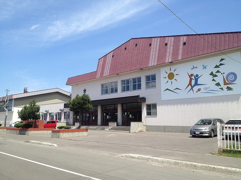 小学校　旭川市立緑新小学校（小学校）まで656m
