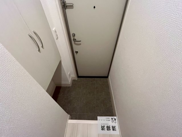 玄関　同物件別部屋写真