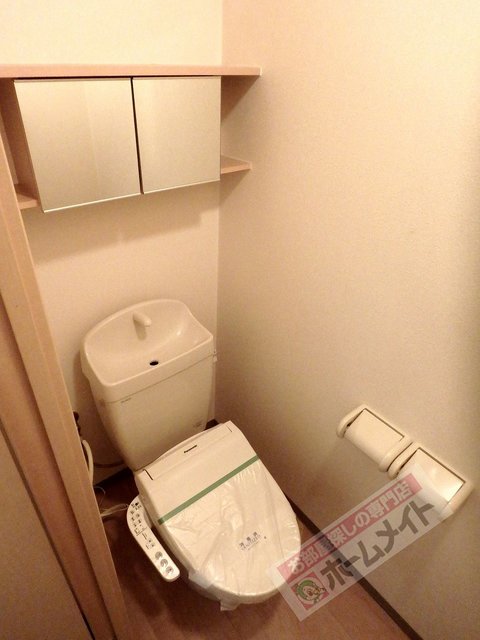 トイレ　温水洗浄便座付き♪