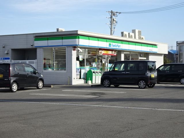 コンビニ　ファミリーマート　かたおか店（コンビニ）まで42m