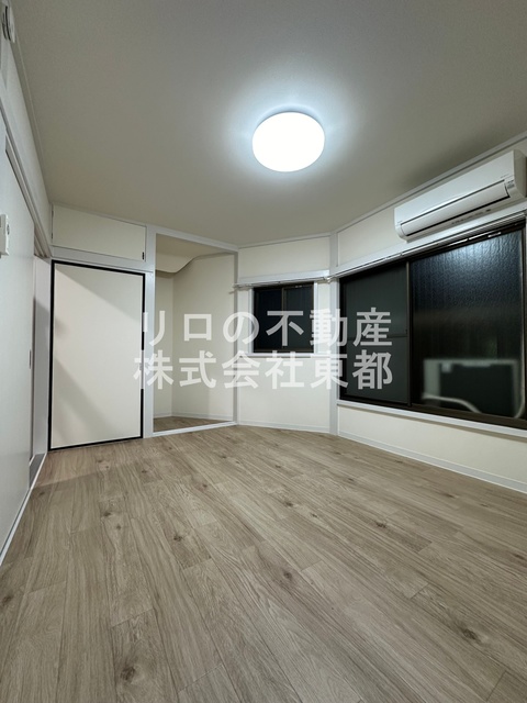 居室・リビング　２面採光なので、明るく風通しのよい過ごしやすいお部屋です♪