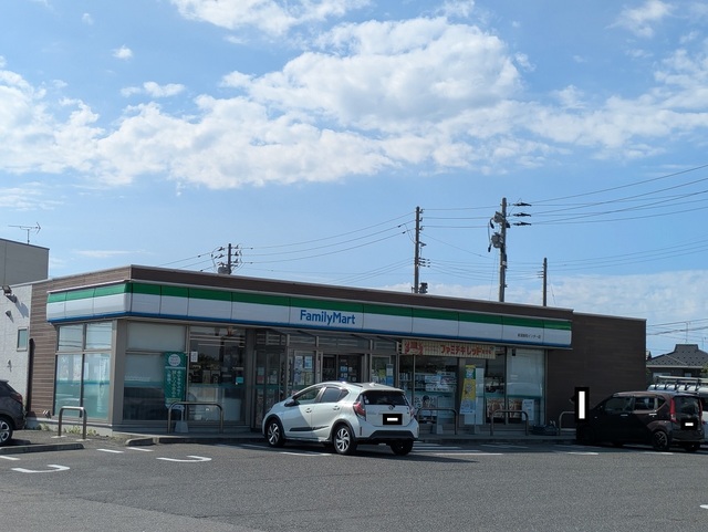 コンビニ　ファミリマート曽和インター店（コンビニ）まで612m