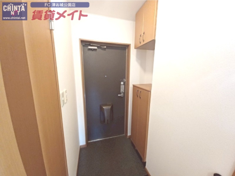 玄関　同型反転タイプ画像