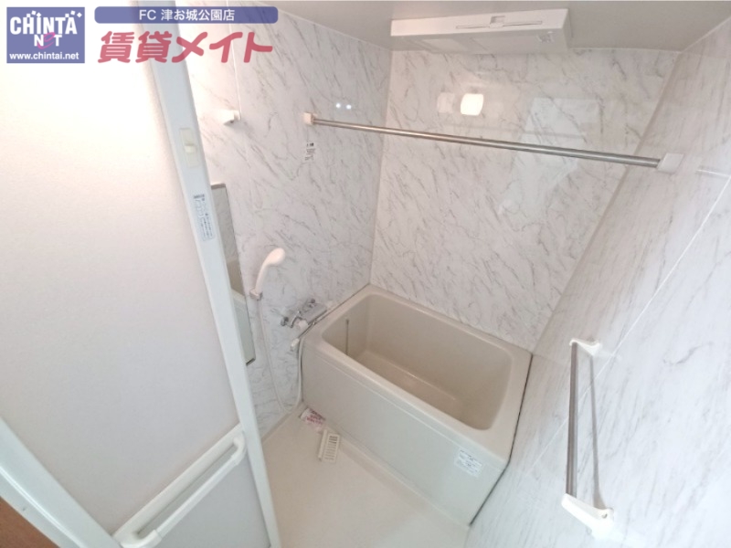 バス・シャワールーム　同型反転タイプ画像