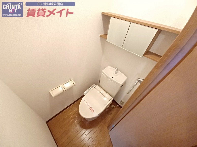 トイレ　同型反転タイプ画像