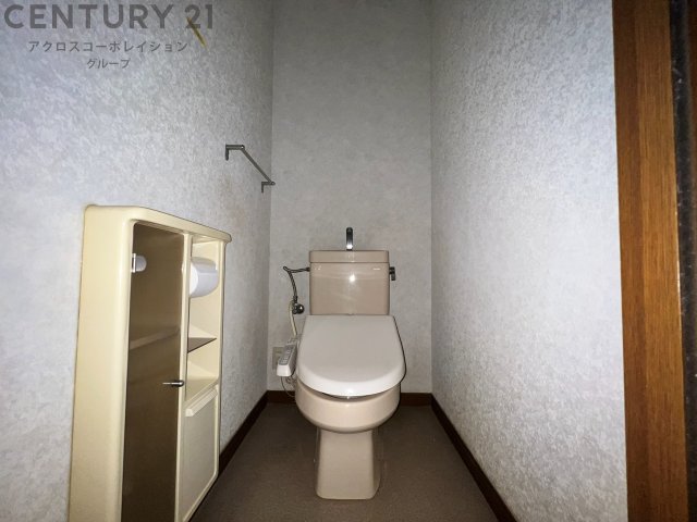 トイレ　ウォシュレット付き!２階にもトイレあります!
