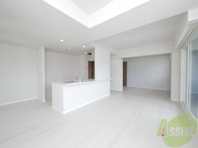 居室・リビング　広くてキレイなお部屋が広がっていて、充実した生活が送れそう。