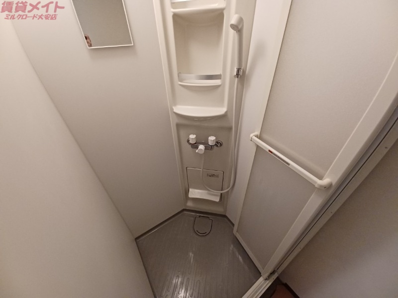 バス・シャワールーム　別部屋反転画像参考