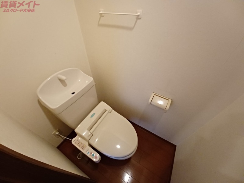 トイレ　別部屋反転画像参考