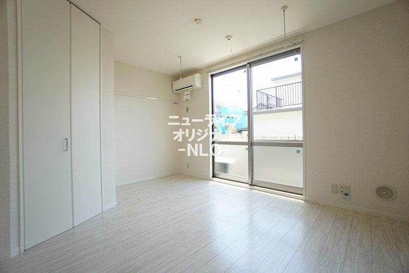 居室・リビング　白を基調とした明るい住空間☆ウォークインクローゼット付き☆