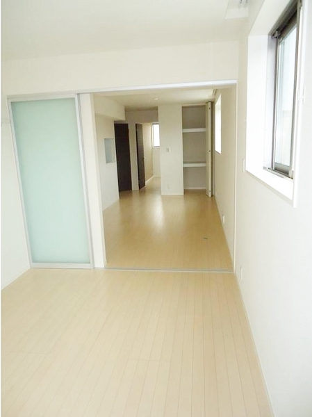 居室・リビング　開放感のあるゆったりとしたお部屋です♪