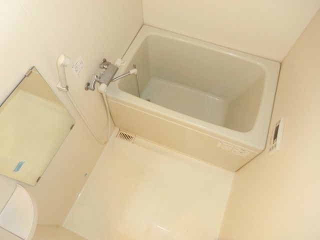バス・シャワールーム　バストイレ別です