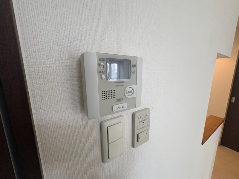 その他設備　ＴＶモニター付インターホンです。来客者の顔が見えるので安心！