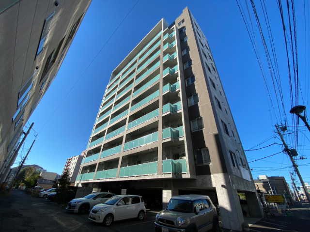 建物外観　札幌市中央区南９条西「ＢＬＯＣＫ　ＴＯＷＥＲ」
