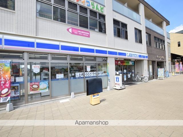 コンビニ　ローソン（コンビニ）まで672m