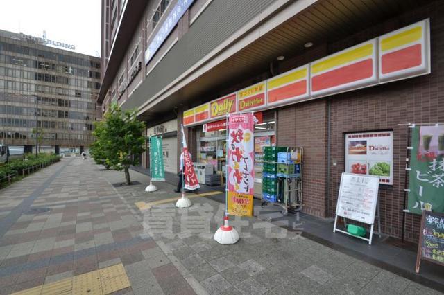 コンビニ　デイリーヤマザキ　阪神尼崎駅前店（コンビニ）まで266m
