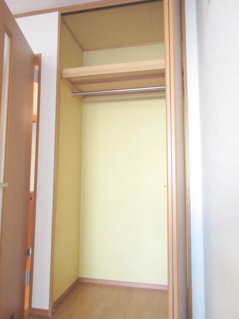 収納　天井まで高さのある収納