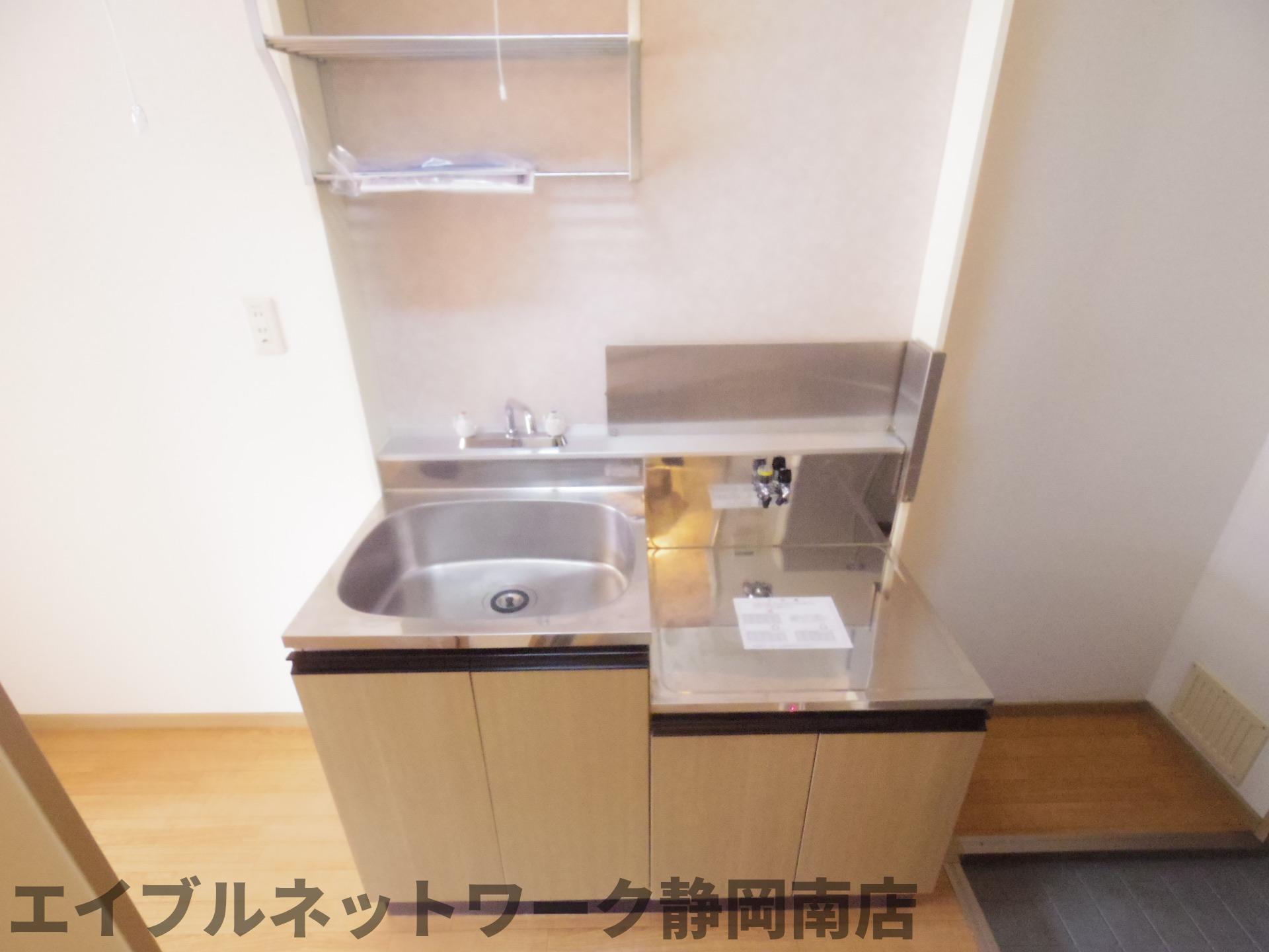 キッチン　コンパクトなキッチンで掃除もラクラク