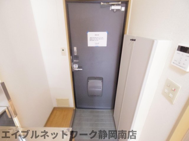 玄関　収納もある玄関です