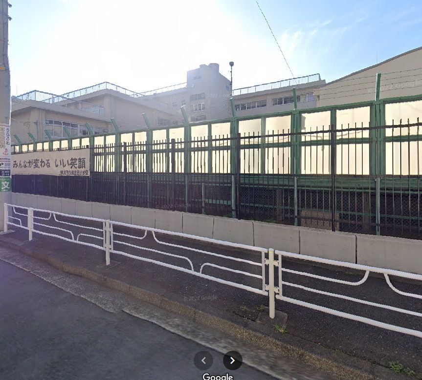 小学校　吉田小学校（小学校）まで320m
