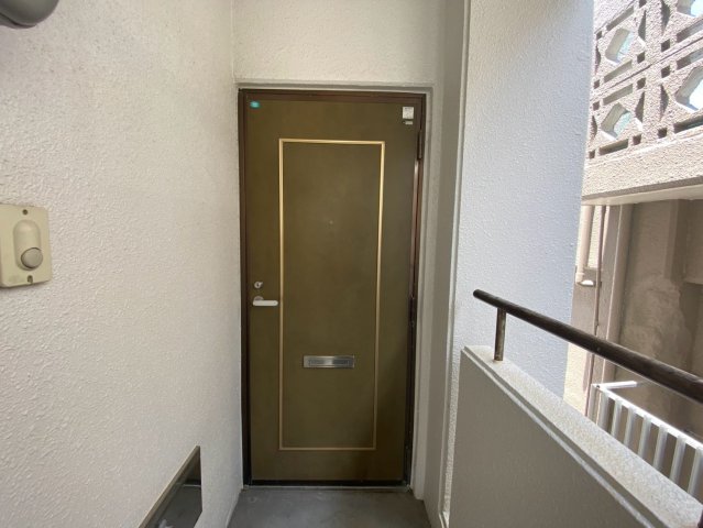 玄関　コーポラス２６８★那覇市字安謝エリア