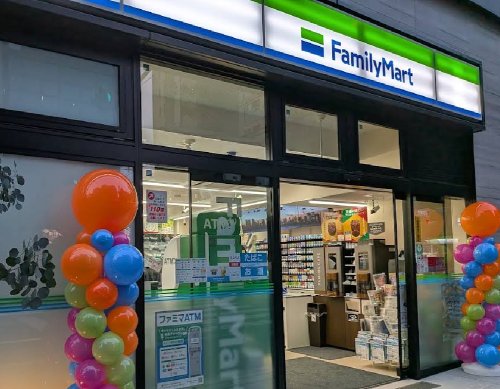 コンビニ　ファミリーマート 浅草橋四丁目店（コンビニ）まで82m