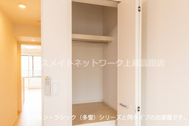 収納　クローゼット（参考室内写真ルタン・ラシック（多雪）と同タイプ
