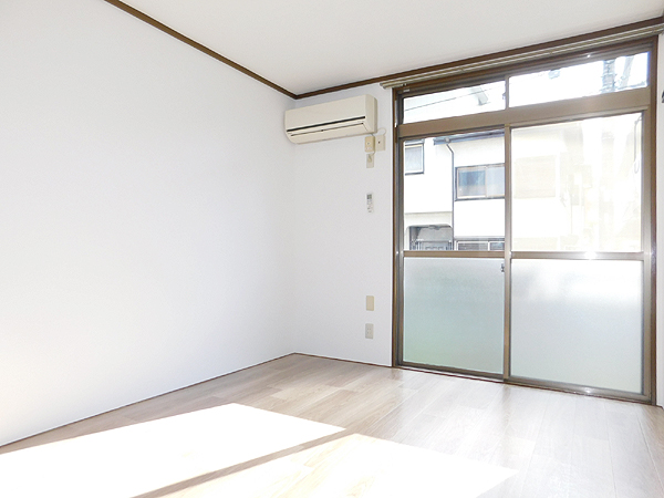 その他設備　東側洋室6帖にエアコン設置されてます！